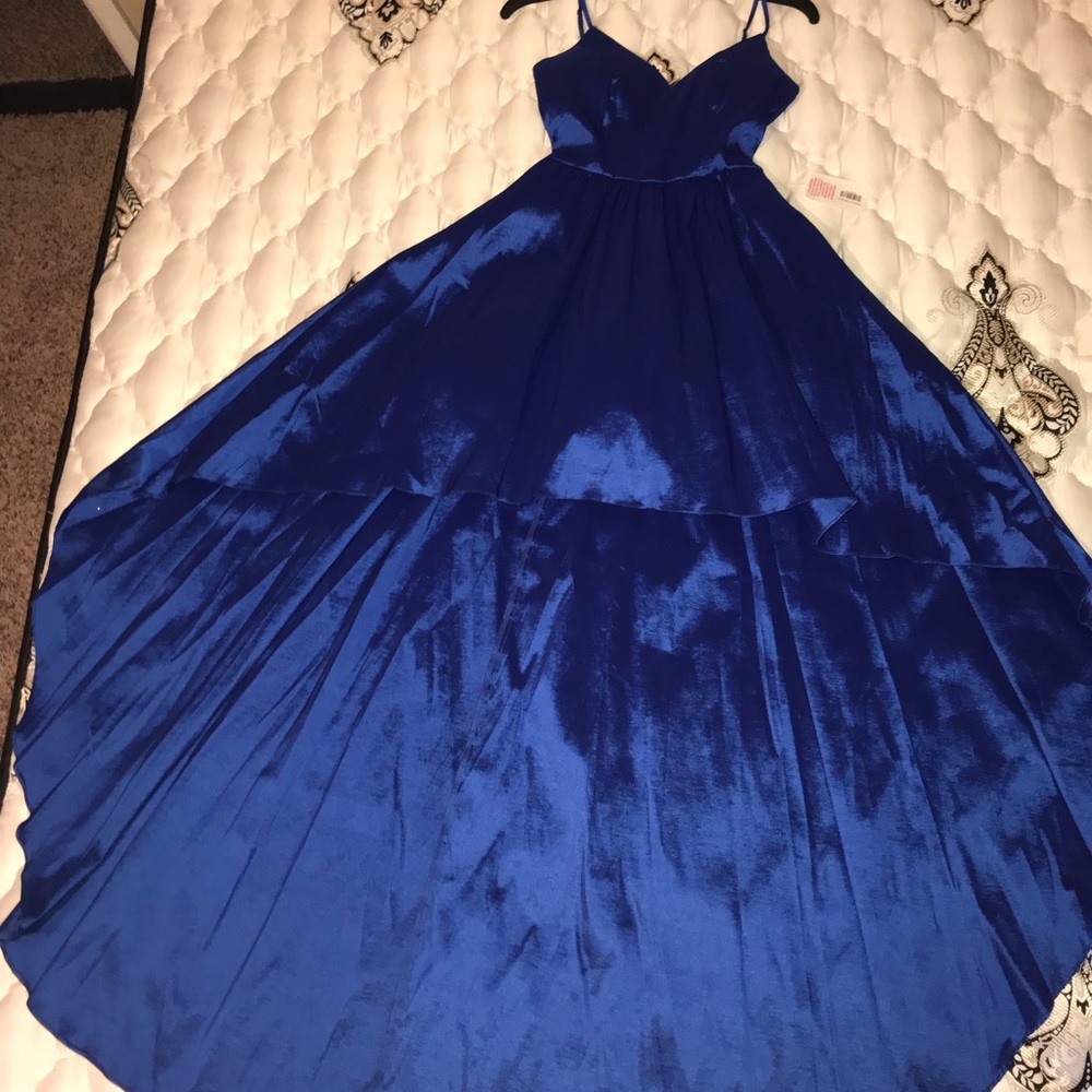 Formal dress - Picture 2 of 3